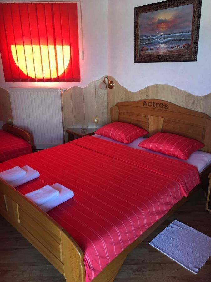 Motel Pizzeria Actros Nova Topola Buitenkant foto