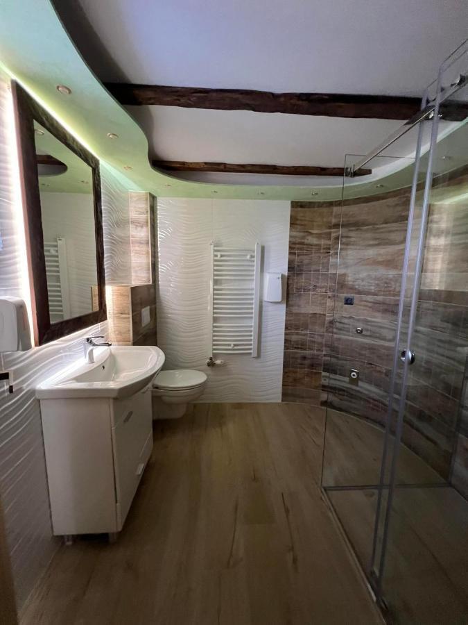 Motel Pizzeria Actros Nova Topola Buitenkant foto